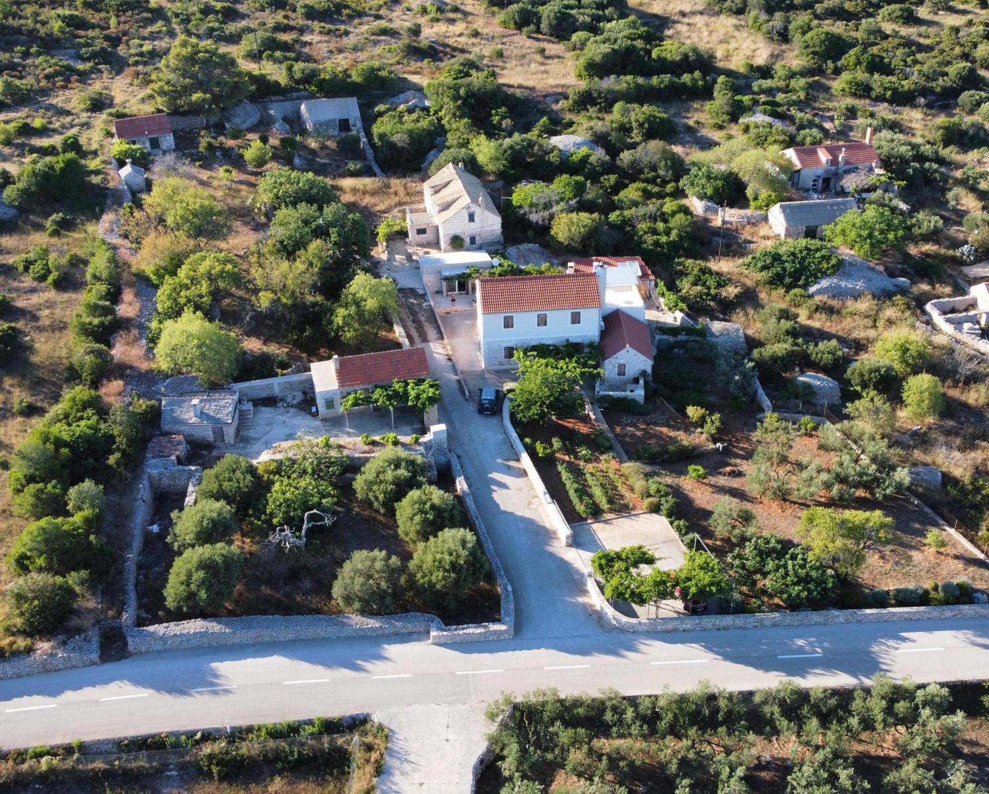 Betini Apartments - Authentic Island Escape Komiža Exterior foto